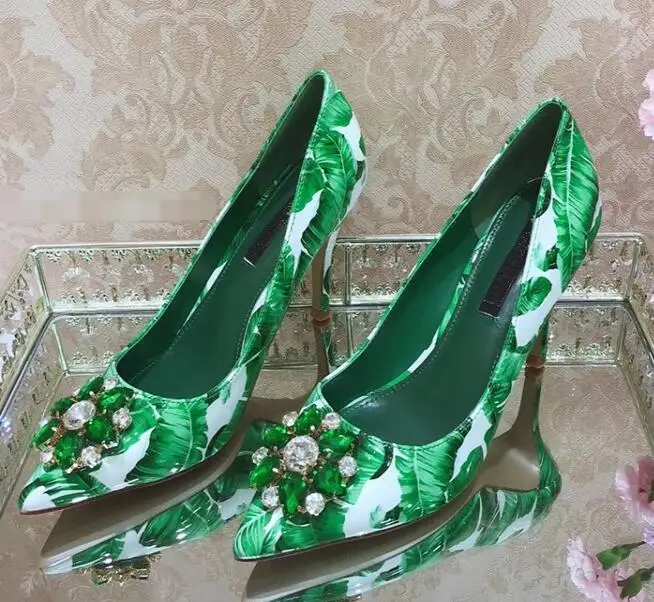 Женские зеленые туфли-лодочки на высоком каблуке с цветочным узором и кристаллами; зеленые туфли-лодочки с принтом бананов; женские туфли на шпильке 6 см или 9 см с острым носком и стразами