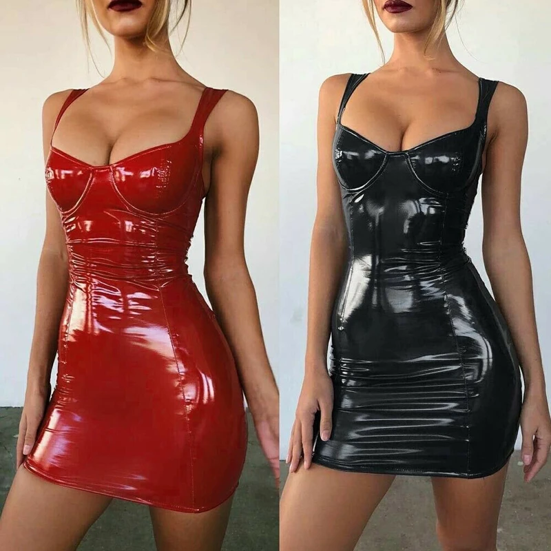 Женское облегающее платье из искусственной кожи на тонких бретельках мини без