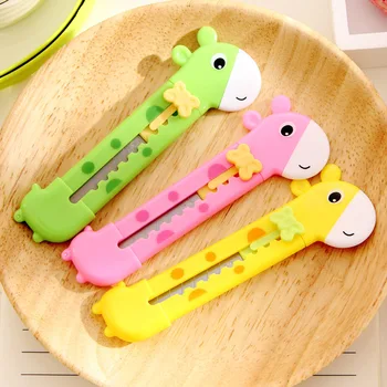 

1PCS New Lovely Giraffe Utility Knife Paper Cutter Cutting Paper Razor Blade Office Stationery Escolar Papelaria School Supply