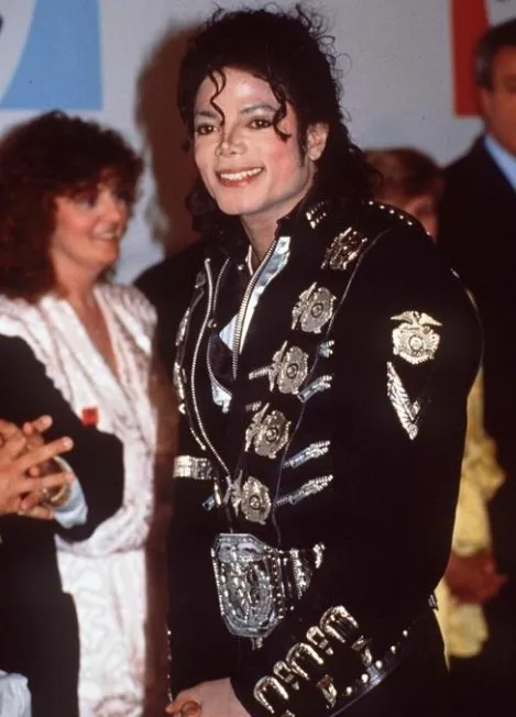 Rare MJ Michael Jackson BAD Black Classic Jacket With Silver Eagle Badges Punk Metal Fashion Badge woolen Clothing Show Gift