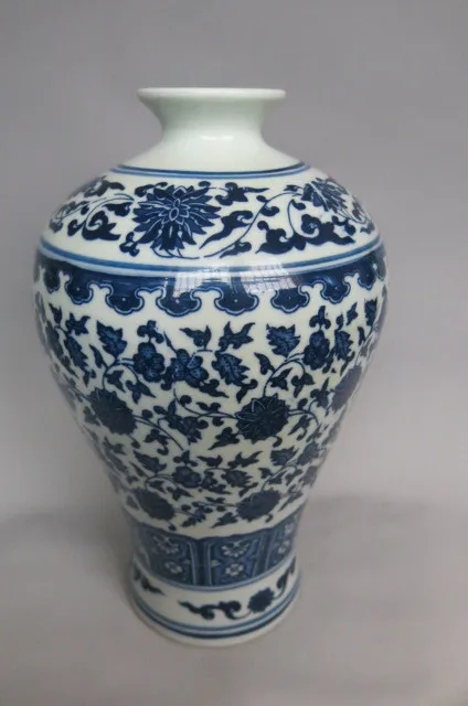 Старый династии цин синий и белый фарфор ваза, Meiping, С красивым emblazonry