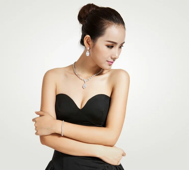 LUOTEEMI Elegant Teardrop Shape White CZ Stone Fashion Waterdrop Bridal Earrings for Sexy Lady Luxury Dinner Dress Accessories