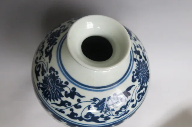 Старый династии цин синий и белый фарфор ваза, Meiping, С красивым emblazonry