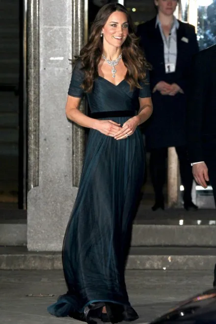Платья Kate Middleton, ТРАПЕЦИЕВИДНОЕ ПЛАТЬЕ с открытыми плечами, v-образным вырезом, коротким рукавом, темно-синее, с рюшами, длина до пола, Тюлевое платье знаменитостей K11