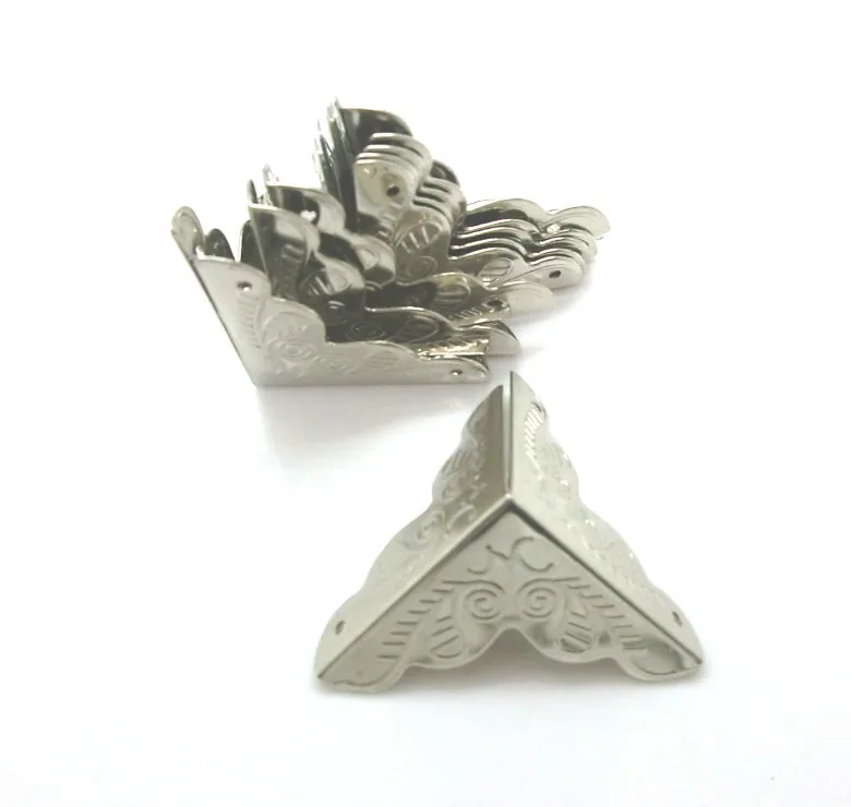 Бесплатная Shipping-50pcs серебряный узор резные металла Книга Угловые Альбомы меню папки Угловые протекторы 35 мм x 26 мм J1312