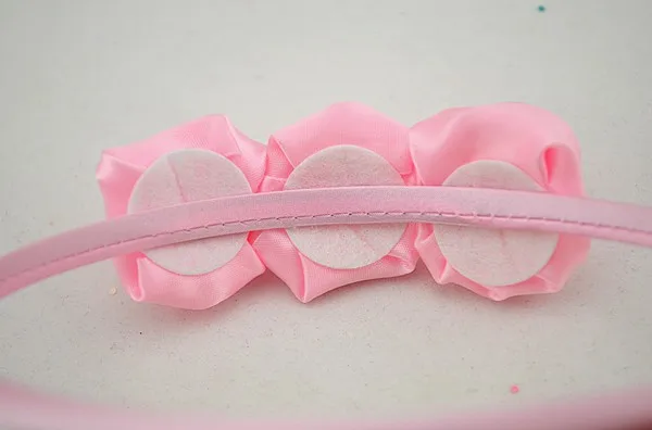 Порядок Trail Рождественский тройной Атласные Розы Hairband DIY Мини розетки Атласная покрыты оголовье аксессуары для волос 30 шт./лот