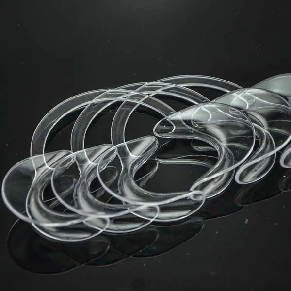 cheek retractor