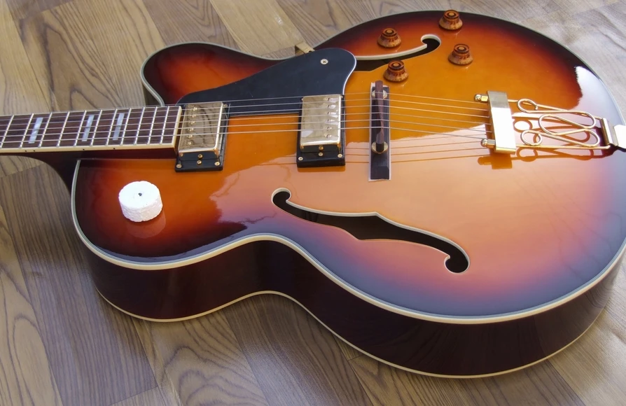 SUNBURST большой корпус полностью полый, одна среза archtop Джаз гитара, трапециевидный стиль хвост, прямо с завода