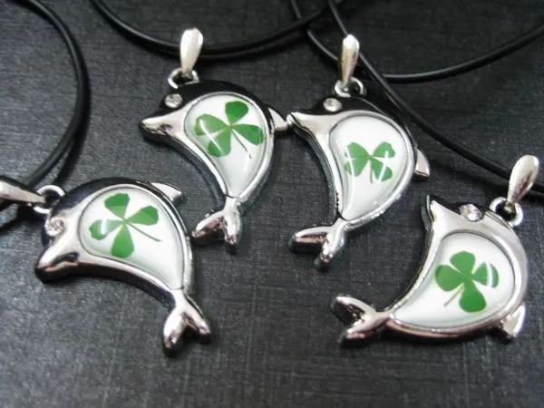 15 шт. Настоящее Прекрасный зеленый Four Leaf Clover супер шик Дельфин повезло кулон