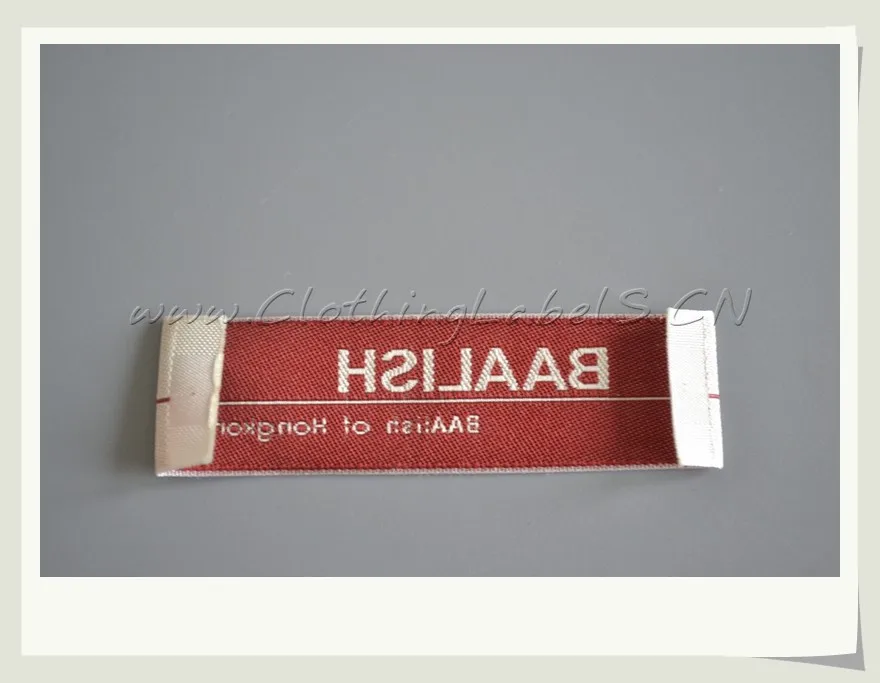 Пользовательские одежда этикетки с торговой маркой логотип, Selvage тканые этикетки, Бежевый фон с красным логотипом