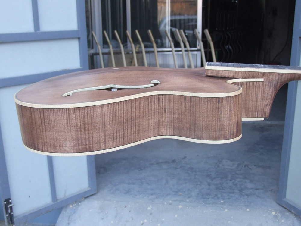 Высокое качество ручной работы полый корпус электрогитара, хромированная фурнитура 2xHs натуральный цвет, прямо с завода