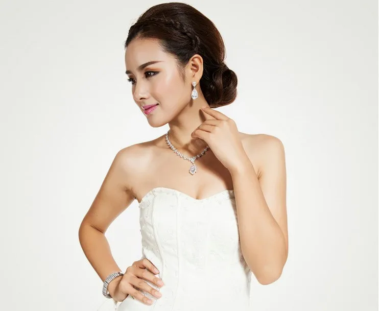 LUOTEEMI Elegant Teardrop Shape White CZ Stone Fashion Waterdrop Bridal Earrings for Sexy Lady Luxury Dinner Dress Accessories