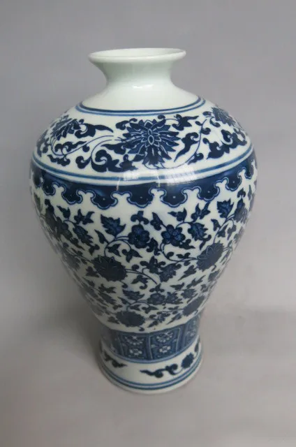 Старый династии цин синий и белый фарфор ваза, Meiping, С красивым emblazonry
