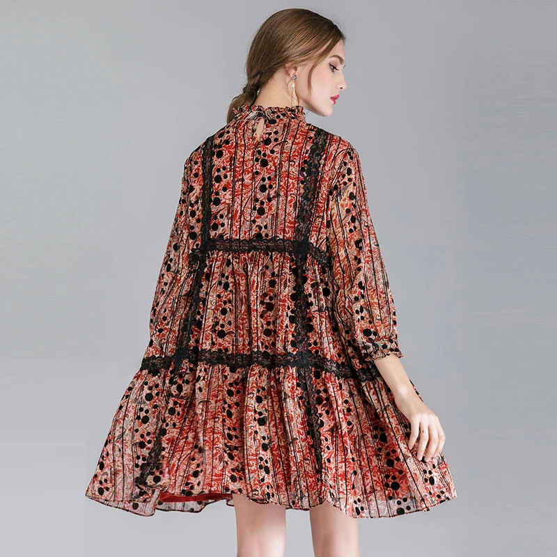 Летнее весеннее женское платье черное в горошек с кружевной полосой красное