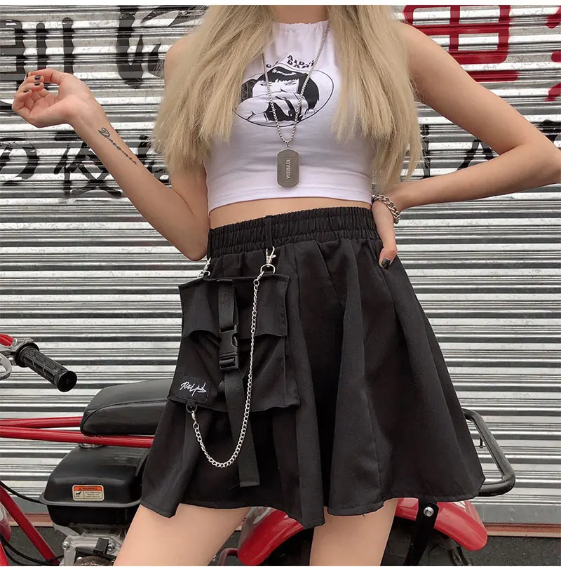 New Womens Skirts Autumn Fashion Short Skirt Female Pleated School Skirt Loose Pocket High Waist Metal Chain Summer Bottoms