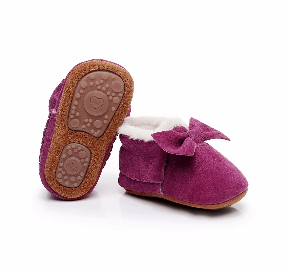 Детские мокасины из натуральной замши; обувь с мехом и бантом; теплые ботиночки для малышей; обувь для первых шагов на твердой подошве