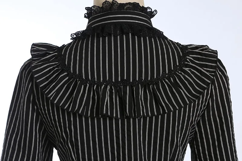 Женская винтажная кружевная блузка в черно белую полоску с воротником рюшами