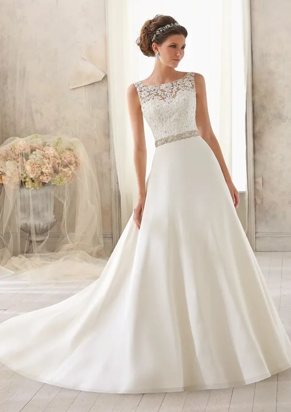 A-Line Scoop Neck Кружева Appliques V-Back без рукавов Часовня Поезд Vestido De Novia свадебное платье Мать невесты платья
