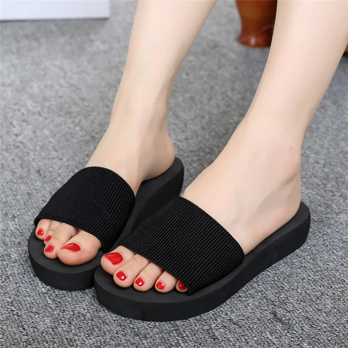 Taobao/популярные модели; красивые сандалии; шлепанцы; женская обувь на толстой подошве; нескользящие женские сандалии; пляжные шлепанцы. WNH-9301 - Цвет: Черный