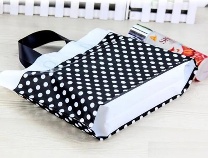 Белый Dot Pattern Пластик одежды Сумки для упаковки 50 шт./лот черные вечерние подарок Пластик Сумки свадебной