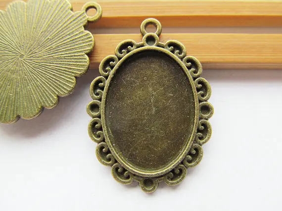 

20pcs Antique Bronze Oval Frame Base Setting Tray Bezel Pendant Charm/Finding,Border Flower,18mmx25mm Cabochon/Cameo,DIY