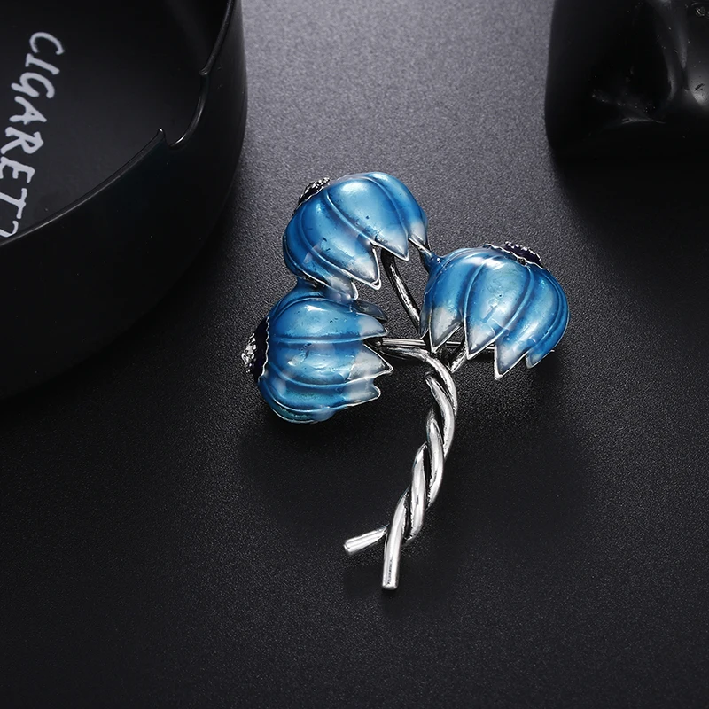 New Sweet Fresh  And Lovely Enamel Blue Purple Brooches Metal Flowers Weddings Banquet Brooch Pins For Women And Men