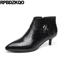 Марка змея стилет короткая осенняя ремни обувь Ботинки лодыжки для женщин средней пятки металл змеиная кожа острый носок батильоны Настоящая женский женская китайский мода