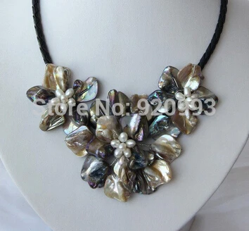 

Wholesale Free P&P****classic white baroque pearl white black shell flower leather necklace