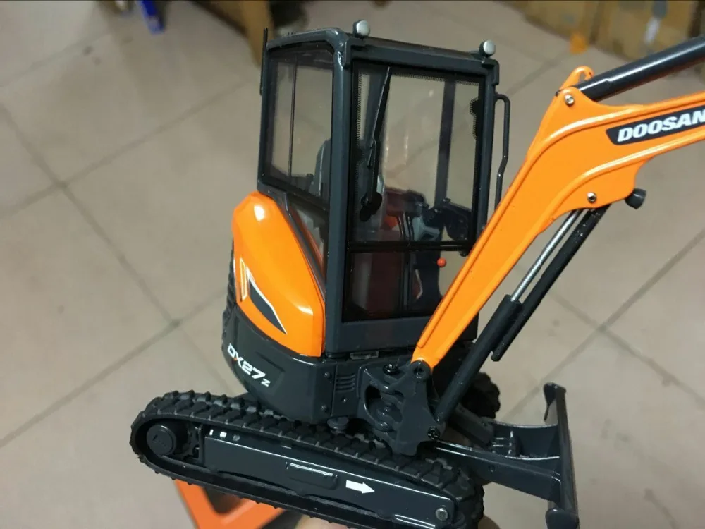 Редкость! Doosan DX27Z компактный экскаватор 1/25 масштаб литой модели в Boz