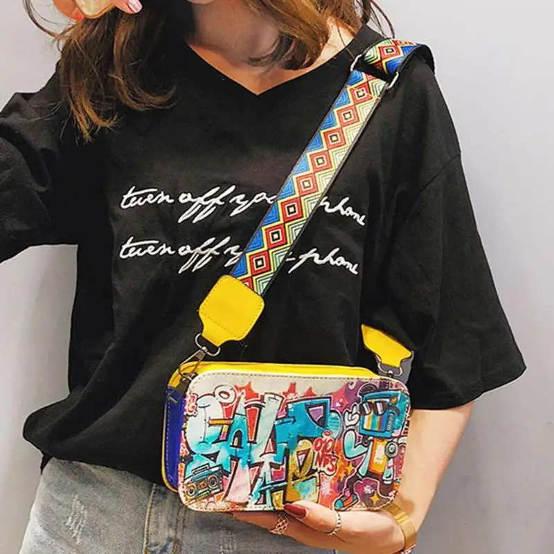 Уличная женская сумка через плечо с граффити, Женская мини-сумка из искусственной кожи с цветным широким плечевым ремнем для девушек, маленькая сумка на молнии с клапаном