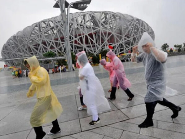 

Fedex Free shipping 2000 pcs/lot Disposable PE Raincoat /Poncho/Rainwear Travel Rain Coat Rain Wear gifts mixed colors