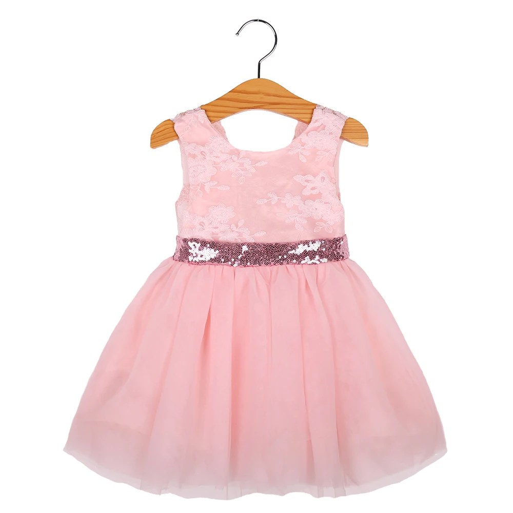 Abito da cocktail ragazza natalizia