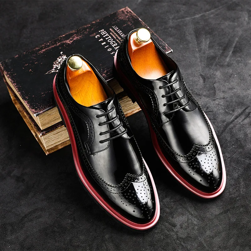 New Fashion Casual Men brogue shoes Spring Autumn Winter Fashion male Mens Dress party Shoes breathable lace up patent leather New Fashion Casual Men brogue shoes Spring Autumn Winter Fashion male Mens Dress party Shoes breathable lace up patent leather