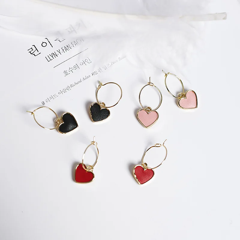 AOMU, новинка, Япония, Корея, маленькие круглые жемчужные кожаные красные милые серьги-кольца с сердечками для женщин, подарок для девушек