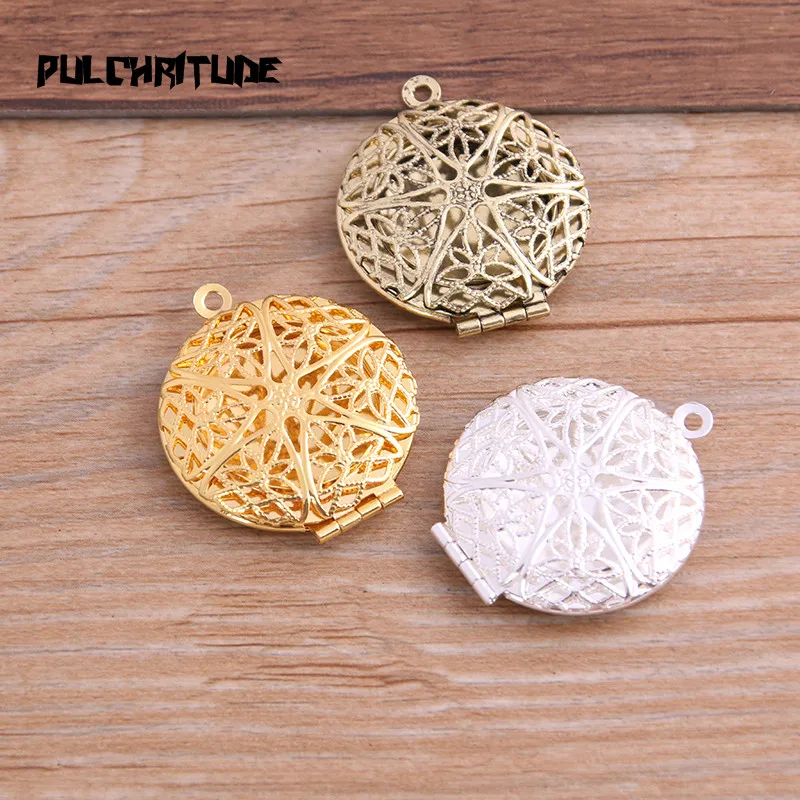

PULCHRITUDE 2pcs/lot 18mm Inner Size Three Color Fame Style Hollow Round Cabochon Flip cover Open Base Setting Charms Pendant