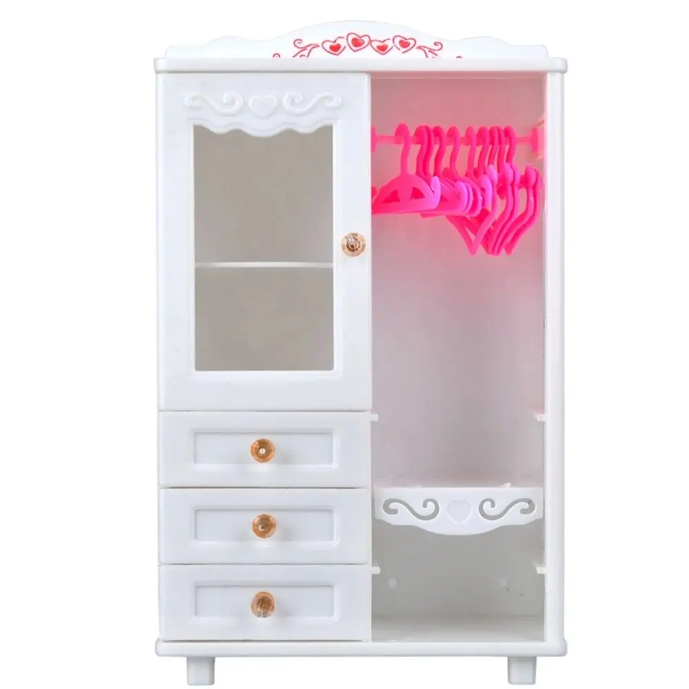 armoire pour barbie