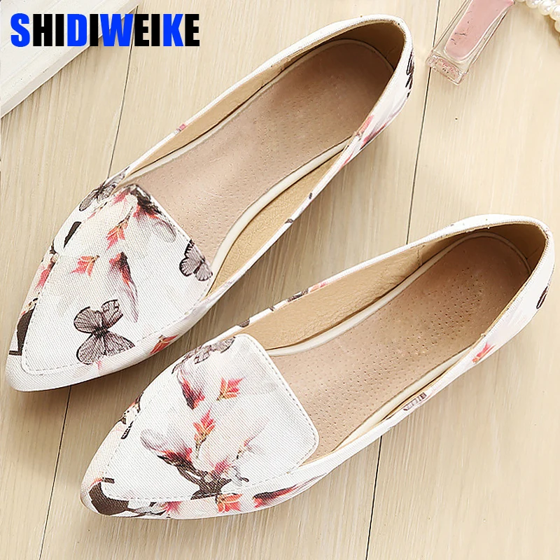 Vente Chaussures femme mocassins en cuir ethnique bout pointu chaussures décontractées respirant couture totem fleur slip on chaussures plus la taille 34  43 m953