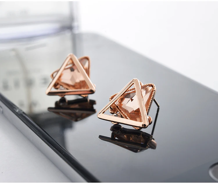 Geometric-triangle-crystal-stud-earrings_28