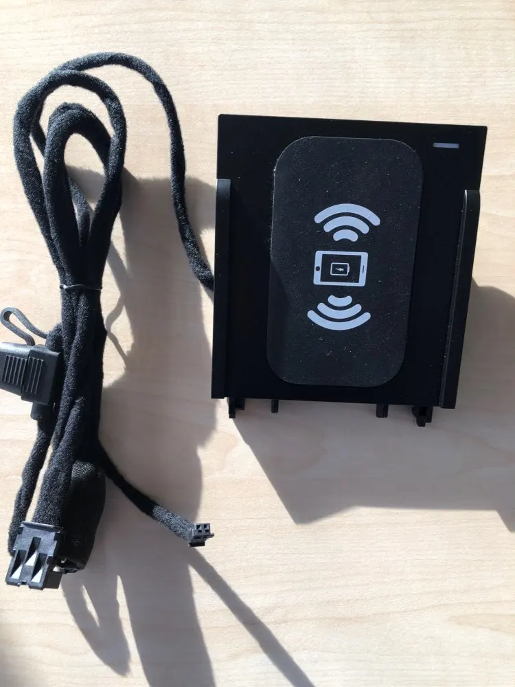 

Wireless QI Charger Charing Pad For Mercedes Benz A B C GLC Class W205 GLC260 Fast Car Charger For Iphone X 8 For Samsung Phone