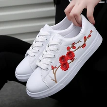Женские белые Мокасины с цветочной вышивкой и вышивкой; женская мягкая дышащая повседневная обувь; Студенческая обувь на плоской подошве со шнуровкой