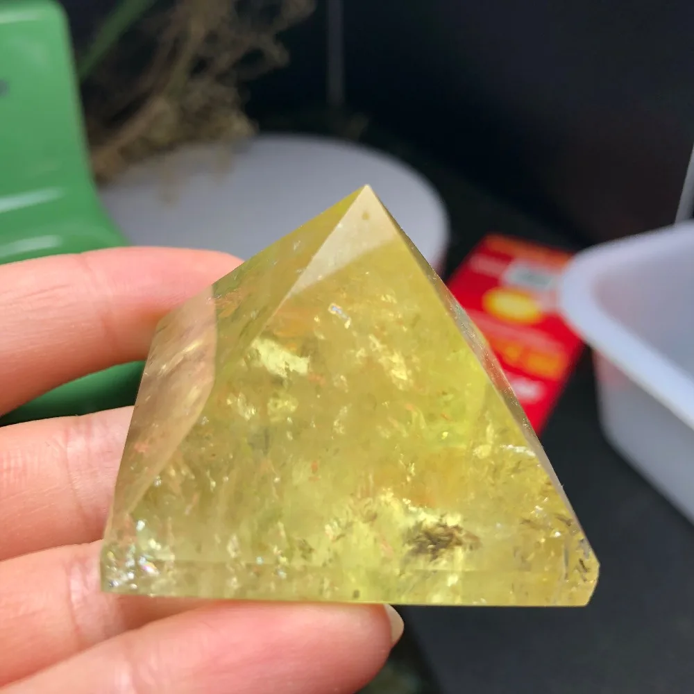 

High quality natural yellow crystal pyramid can be used to ward off evil spirits and improve the environment