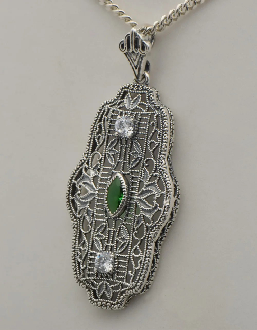 

South Korea's temperament of restoring ancient ways pattern 925 sterling silver emerald pendant Allergy free women adorn article