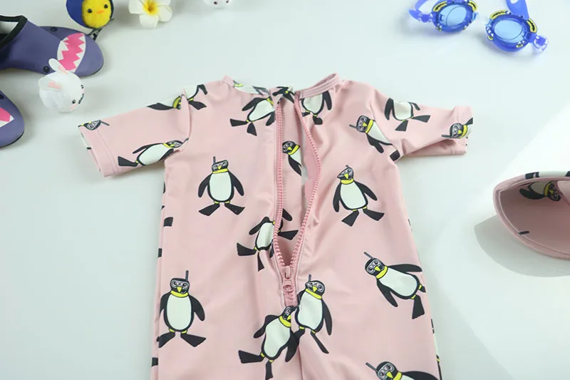 Детская одежда для серфинга; купальный костюм с рисунком пингвина для маленьких девочек и мальчиков; детский купальный костюм с шапочкой; одежда для бассейна