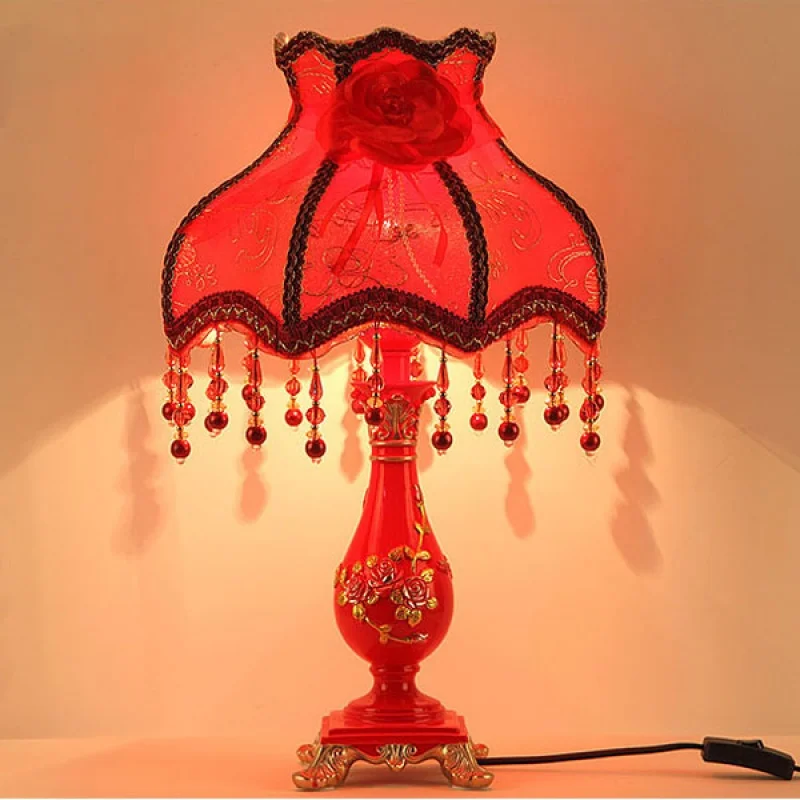 

Table lamp bedroom bedside lamp creative romantic European simple modern wedding room red wedding court LED table lamp