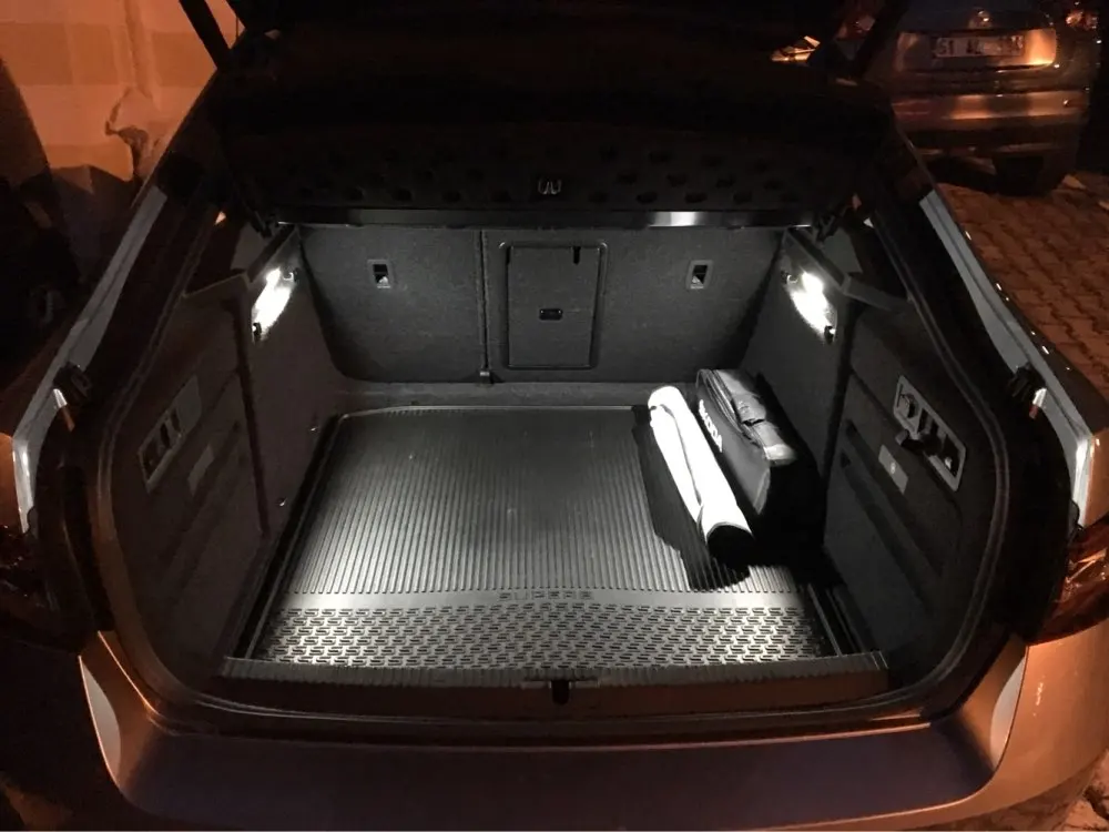 UTB8mR.wc5DEXKJk43Oqq6Az3XXai