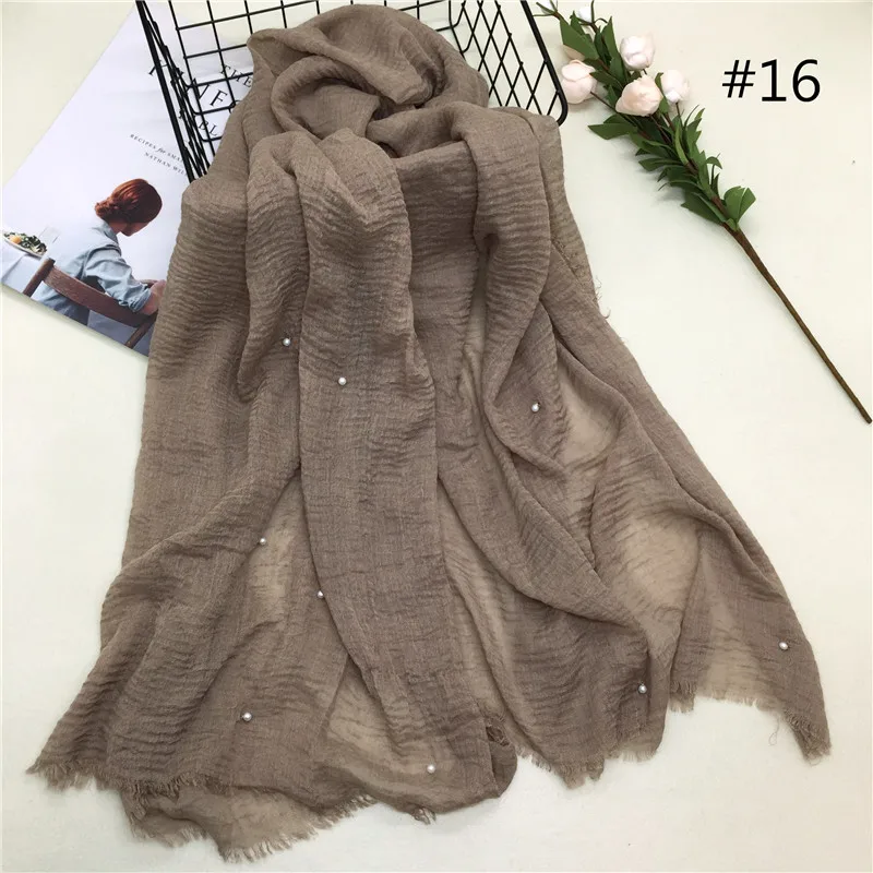 1PCS Hot sale with a pearl scarf women soft solid hijabs foulard muffler shawls big pashmina Muslim women wrap headscarves - Цвет: Number 16 color