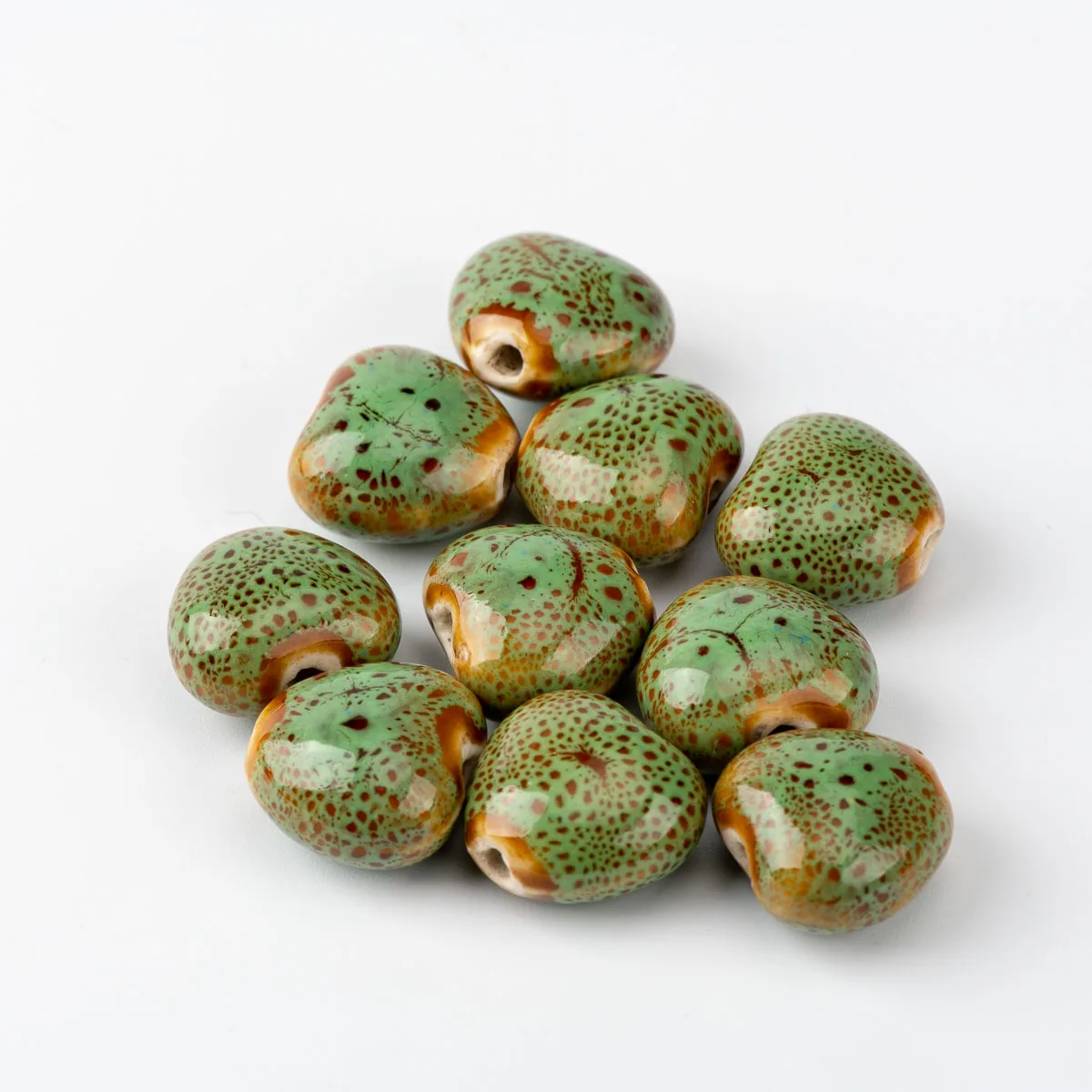 

Heart Shape Quality Ceramic beads not wooden Jingdezhen Unique Ceramics Beads Wholesale 10pieces/lot #A323B