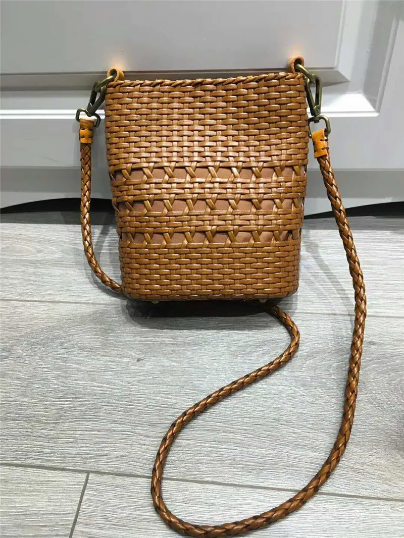 

DIOLEVY Brands Newest Hotsale Woman Bag Hollow out hand Weave Leather HandBag Crossbody Vintage Small Shoulder Messenger Bag