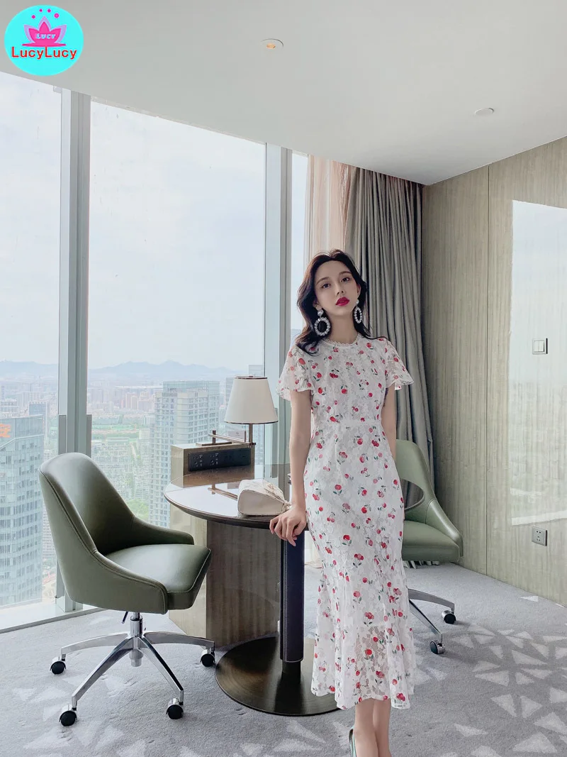 

2019 new summer small fresh fishtail slim slimming temperament lace cherry print dress Zippers Knee-Length Short white dress