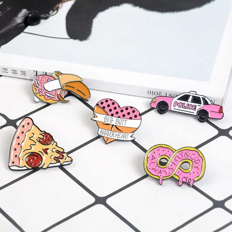 Розовые коллекции зомби пиццы пончик хот-дог банан сердце приклад автомобиль бесконечный жесткий эмаль нагрудные значки броши